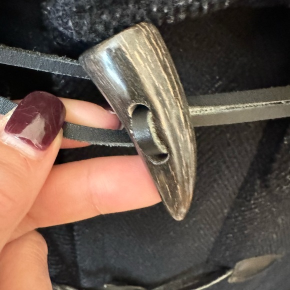 EUC Burberry black wool horn toggle coat - Picture 3 of 9